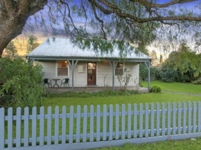 Plovers Rest - central 3 bedroom cottage with small orchard, Port Fairy